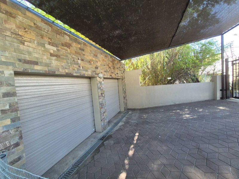 BEAUTIFUL 5 BEDROOM HOUSE WITH LOTS OF CARACTER FOR SALE KLEIN WINDHOEK - Photo 9