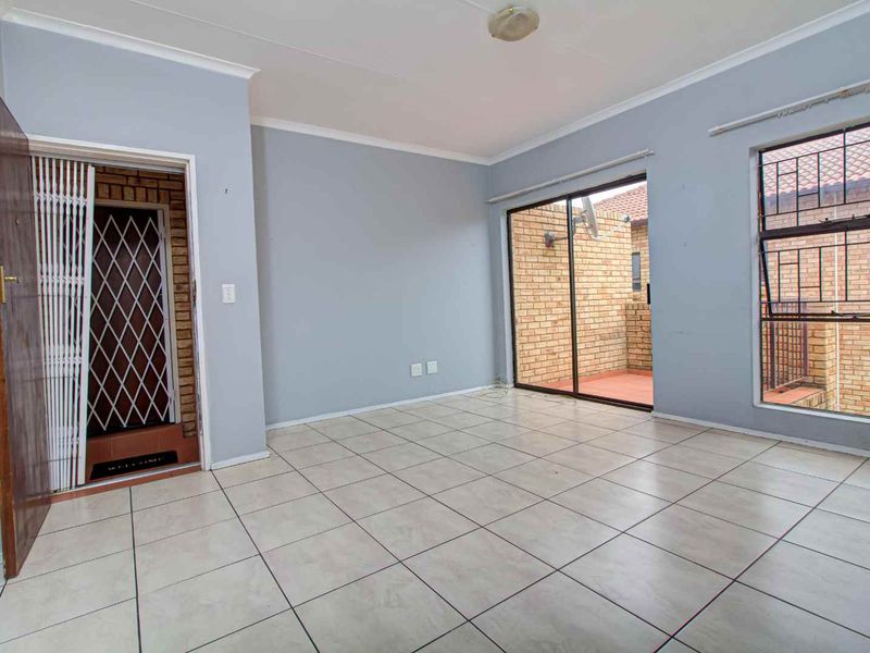 Secure Living Near Top Shopping & Entertainment Hubs - Photo 5