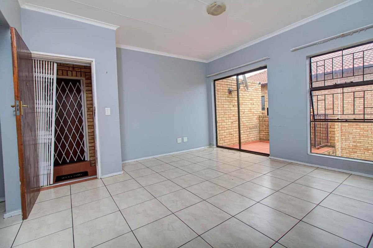 Secure Living Near Top Shopping & Entertainment Hubs - Photo 5