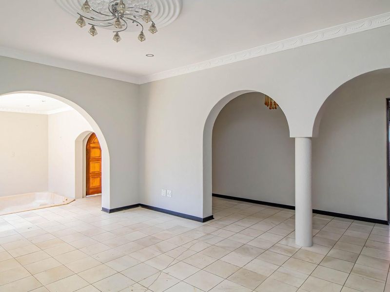 Timeless Elegance Meets Modern Comfort in Lakefield - Photo 2