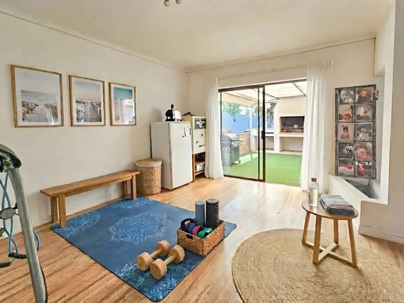 Spacious, family home near the water! - Photo 8