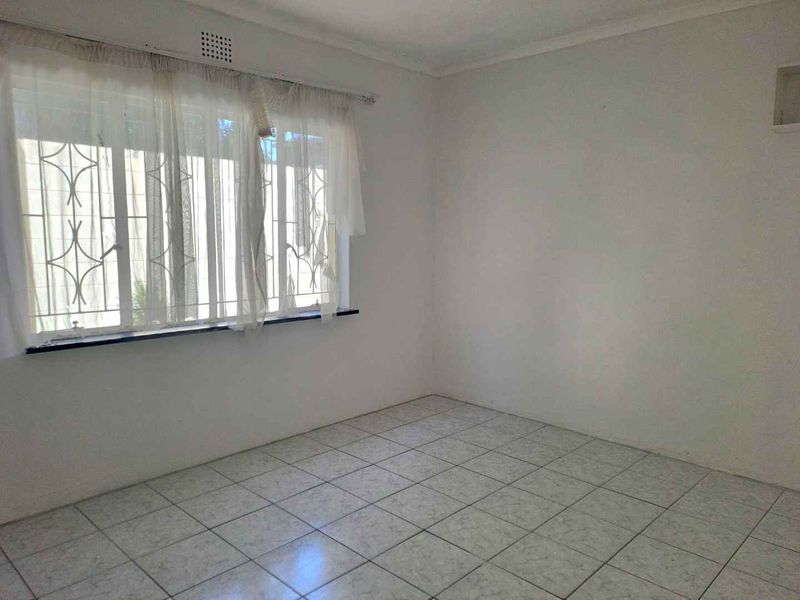 Family Home in the heart of Wynberg - Photo 10