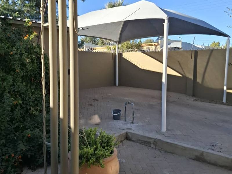 Ample Parking & Prime Location—Perfect for Your Business in Suiderhof - Photo 10