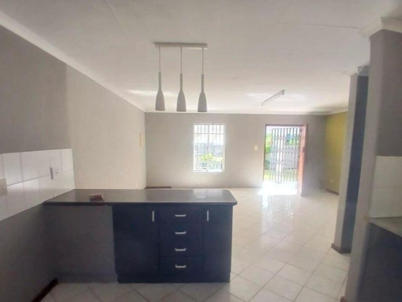 Two bedroom house for sale in Theresa Park - Photo 3