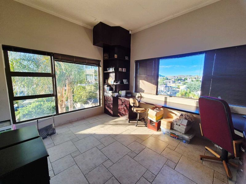 Luxurious Ludwigsdorf Family Home - Photo 8