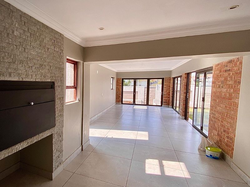 Flawless Townhouse - Photo 9