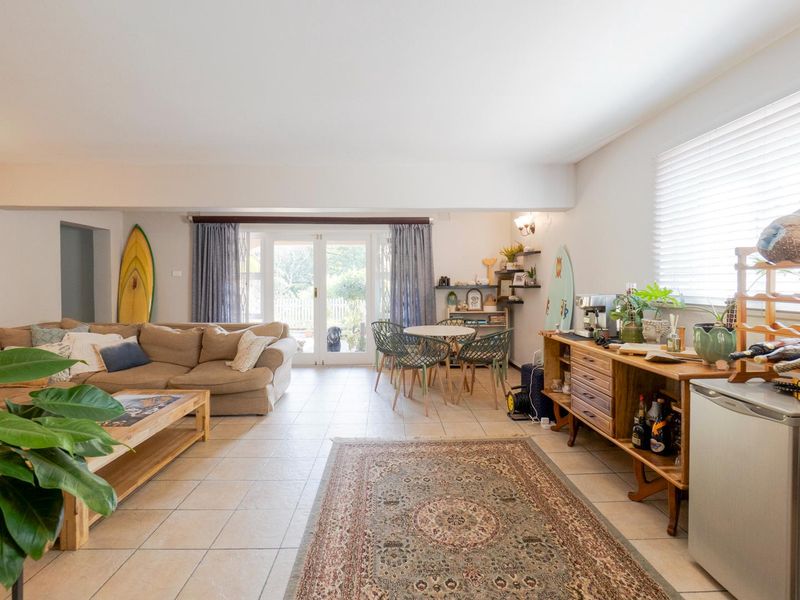 Modern pet friendly duplex - Photo 4