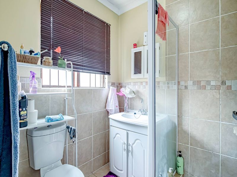 Ground floor 2 Bed 2 bath apartment - Photo 5