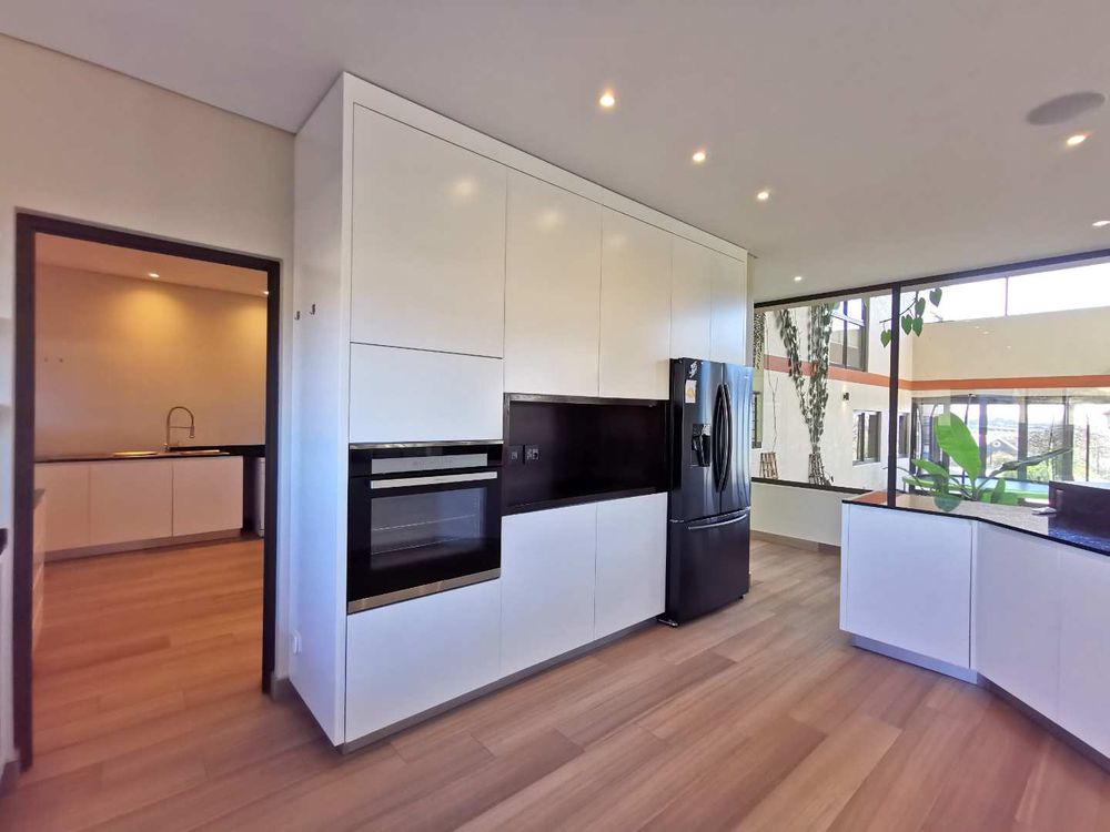 MAIN DWELLING OPEN-PLAN KITCHEN 