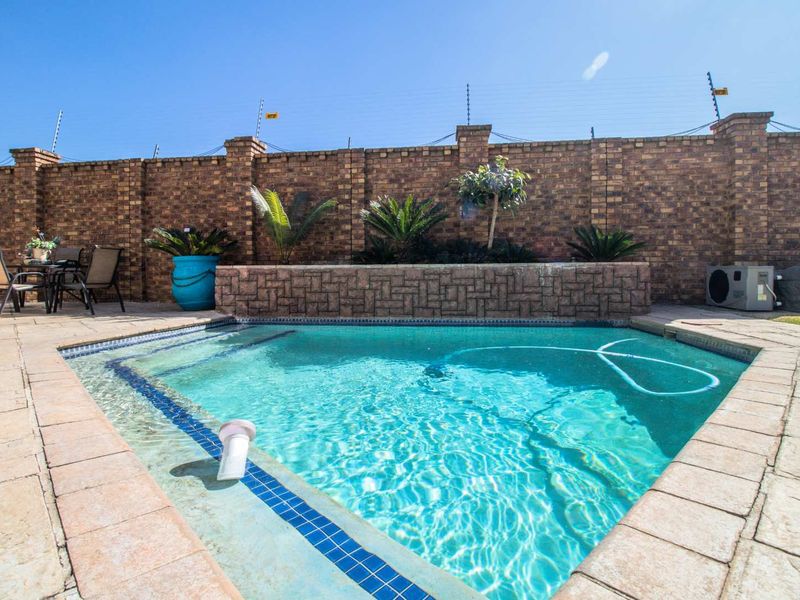 Exquisite Family Home in Monte Cristo - Photo 5