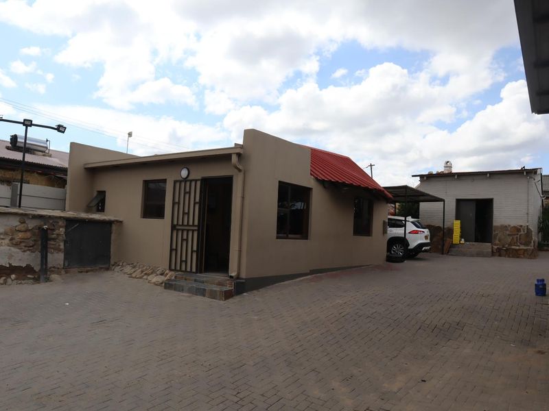 Perfect opportunity for Tourism related or Car Rental Company. - Photo 4