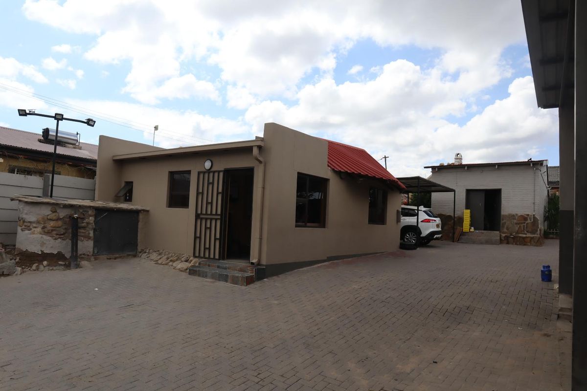 Perfect opportunity for Tourism related or Car Rental Company. - Photo 4