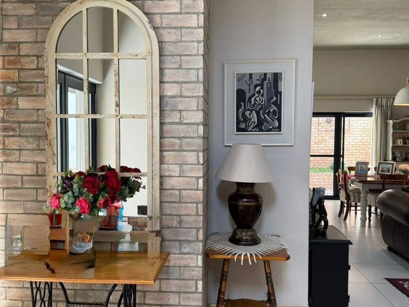 Klein Windhoek- For Sale- N$6 995 000 - Photo 2