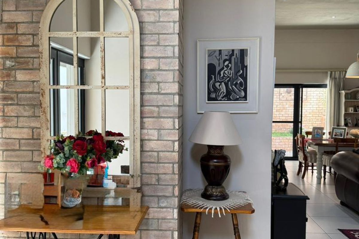 Klein Windhoek- For Sale- N$6 995 000 - Photo 2