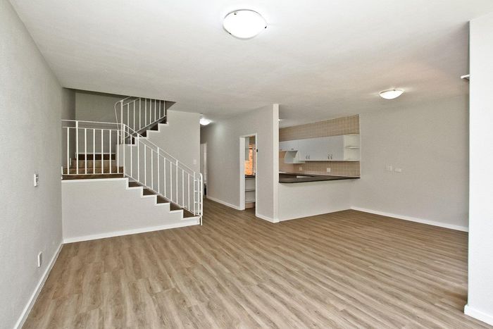 Property #2498437, Townhouse Rental Monthly in Bedford Gardens