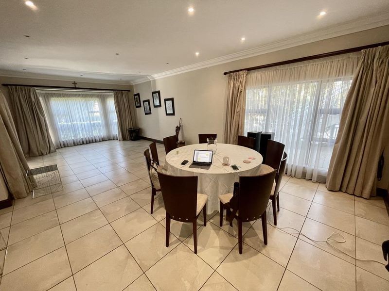 Hendra - Secure Family Living with Versatile Flatlet in Exclusive Somerset Park Cul-de-Sac - Photo 8