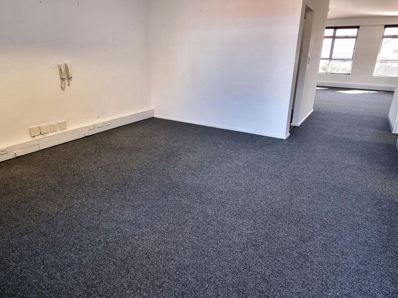 Spacious Ground Floor Office in Westlake - Photo 2