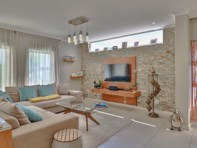 3 bedroom furnished cluster for sale in Bryanston - Photo 3