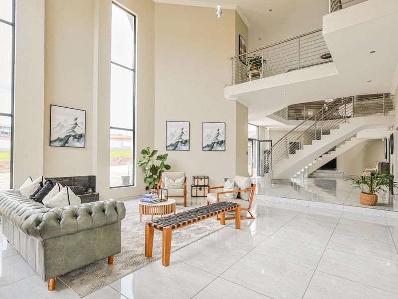 Stunning Off-the-Grid Masterpiece: Your Dream Home Awaits with two flatlets. - Photo 8