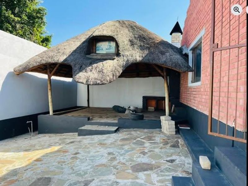 House in Rhino Park for Sale N$2 080 000 excluding cost a/Lounge - Photo 3