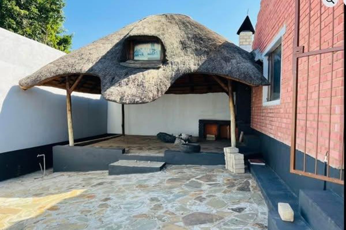 House in Rhino Park for Sale N$2 080 000 excluding cost a/Lounge - Photo 3