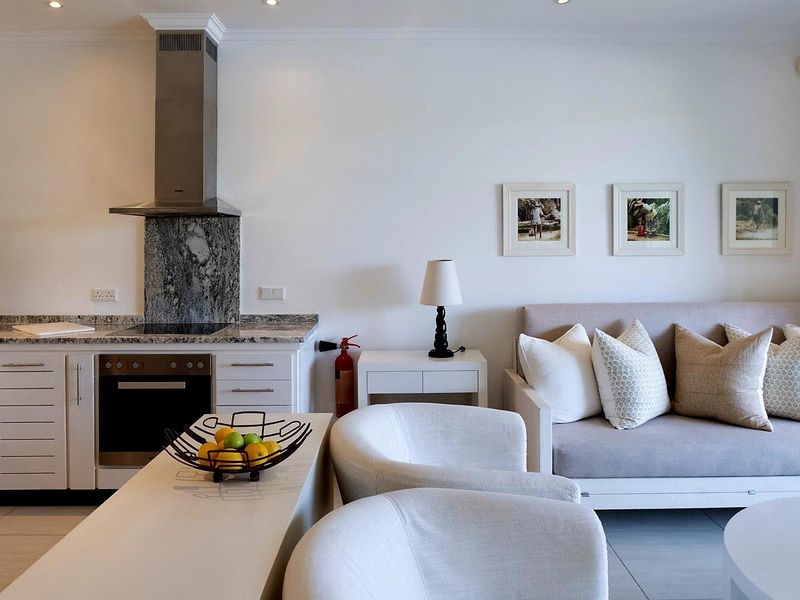 STYLISH & IMMACULATE - Photo 3