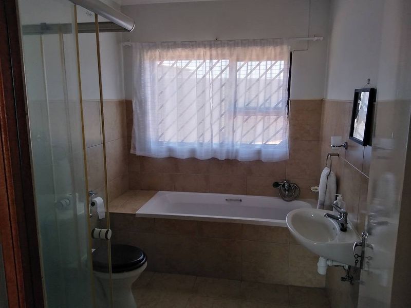3 bedroom house for sale in Okahandja - Photo 8