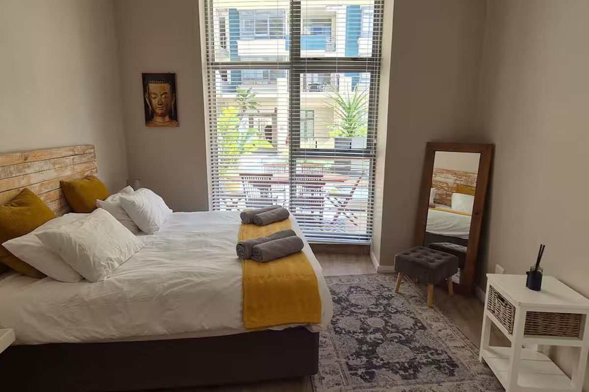 Easy Beachfront Living in Muizenberg - Photo 5