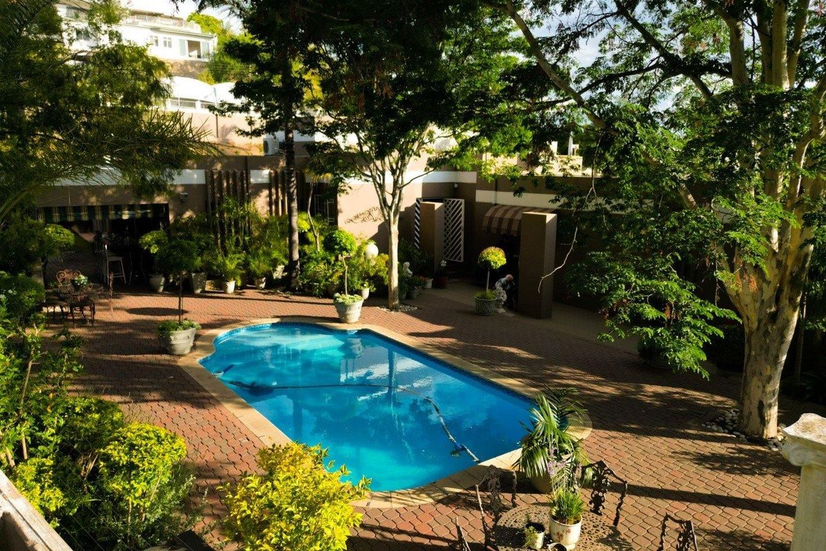 Immaculate family home in quiet neighbourhood - 4 Bedrooms - Photo 2