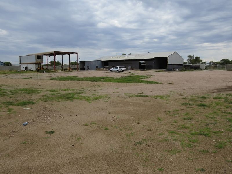 Discover this expansive 18,644m2 light industrial property perfect for your business in Okahandja🌟 - Photo 2