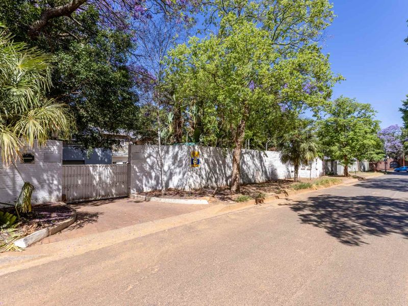 CALLING ALL DEVELOPERS - PRIME PIECE OF LAND IN THE HEART OF MELROSE - Photo 7