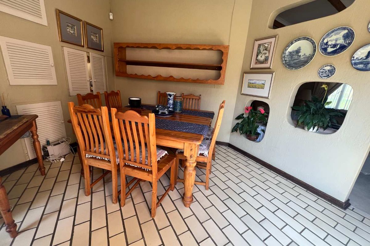 SOLID FAMILY HOME IN PRIME LOCATION - Photo 5