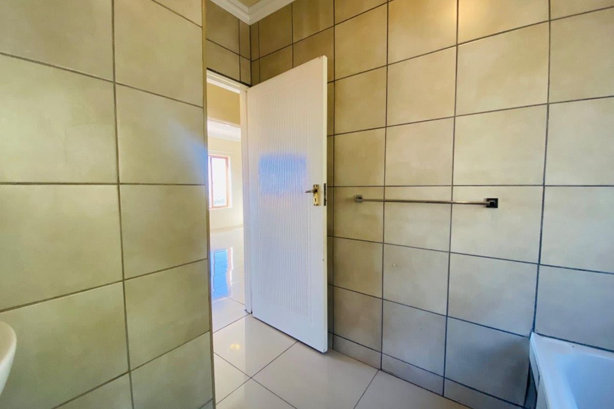 Move-in Ready 3 Bedroom and 2 Bathroom Apartment - Photo 4