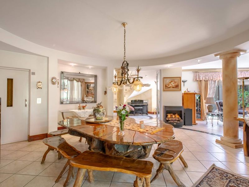 Elegant Home Overlooking the 18th Hole - Photo 6