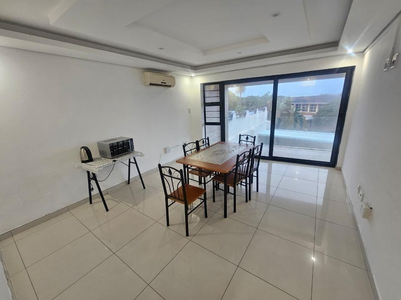 Marine Drive Home Plus Modern Office - Photo 6