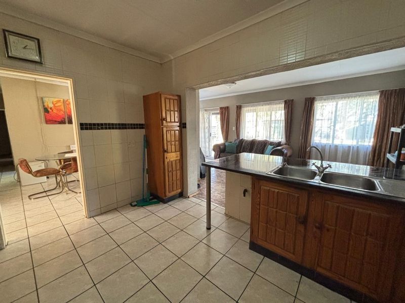 Spacious 4 bedroom home for sale - Photo 7