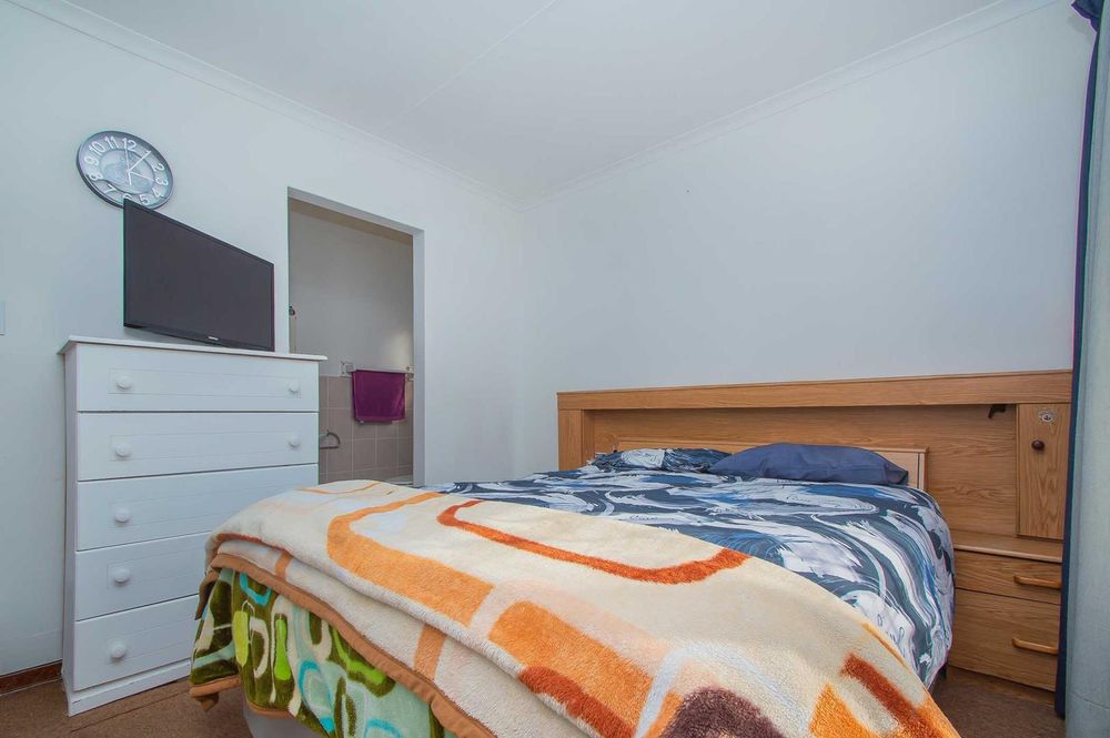 En-Suite in background