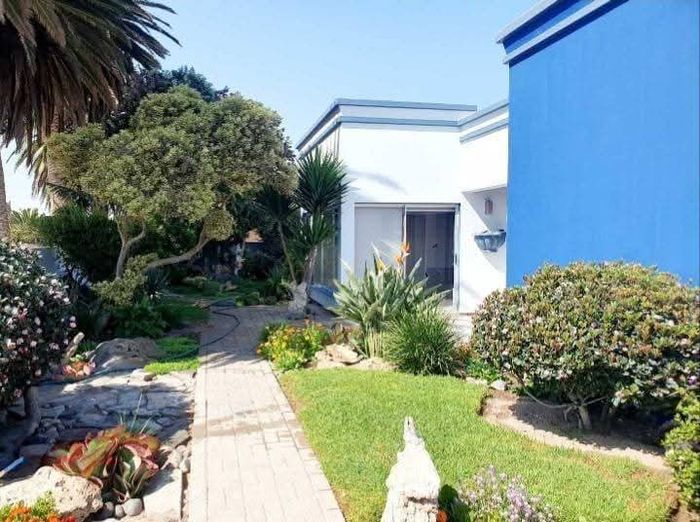 Property #2539557, House For Sale in Henties Bay Central