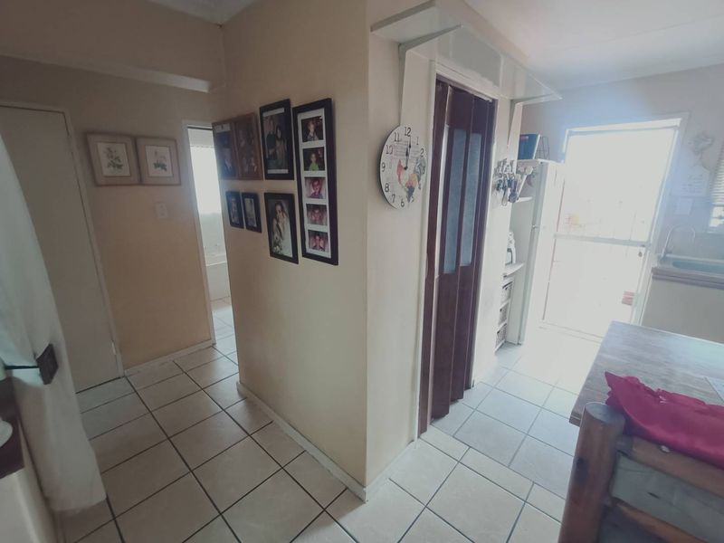 BEAUTIFUL FAMILY HOUSE FOR SALE IN ZWARTKOP!!!! - Photo 9