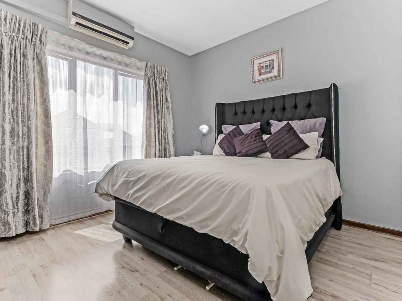 Stunning 2 Bedroom, 2 Bathroom Loft Apartment For Sale In Broadacres - Photo 6