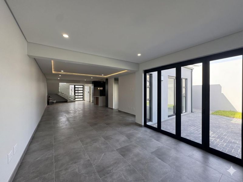 Brand new modern family home - Photo 10
