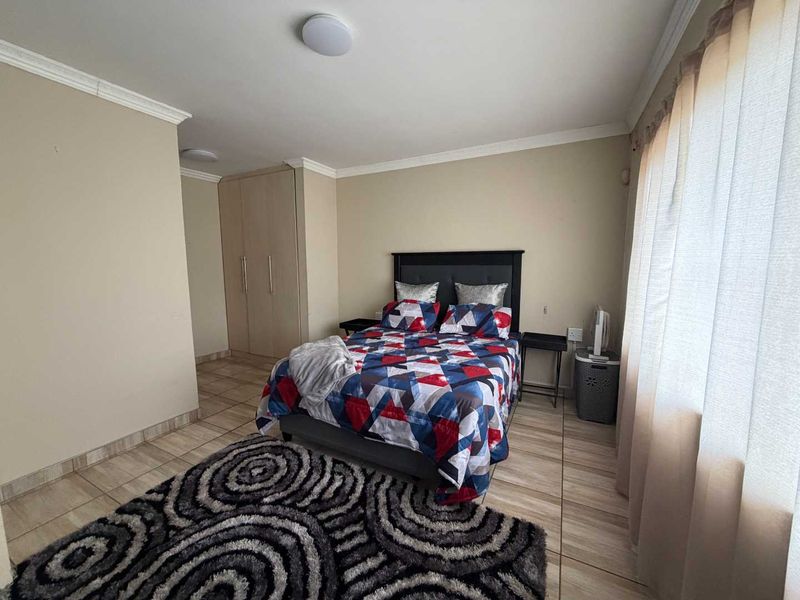 Hendra - Spacious Family Home in Prime La Lucia Location - Photo 9