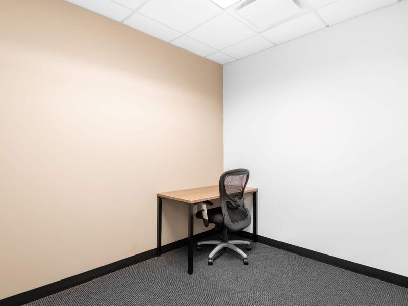 Private office space tailored to your business’ unique needs in Regus Brooklyn Bridge. - Photo 3