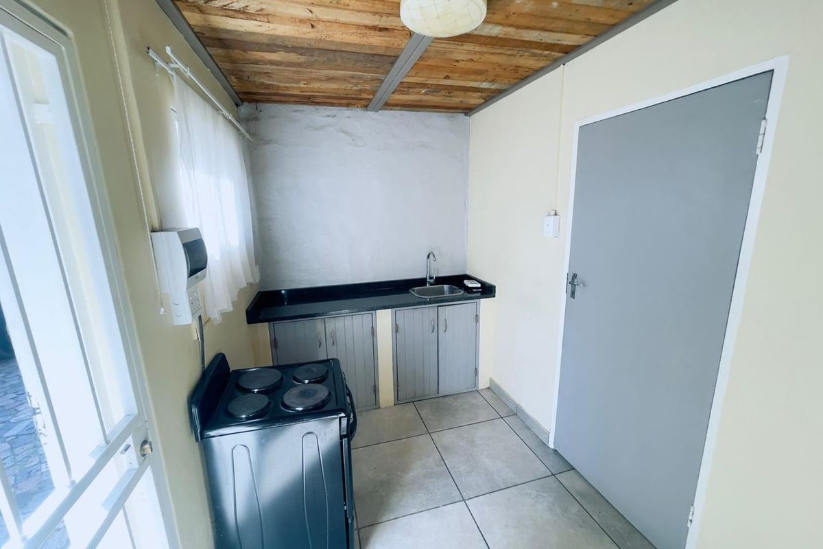 BACHELOR FLAT AVAILABLE IMMEDIATELY - Photo 2