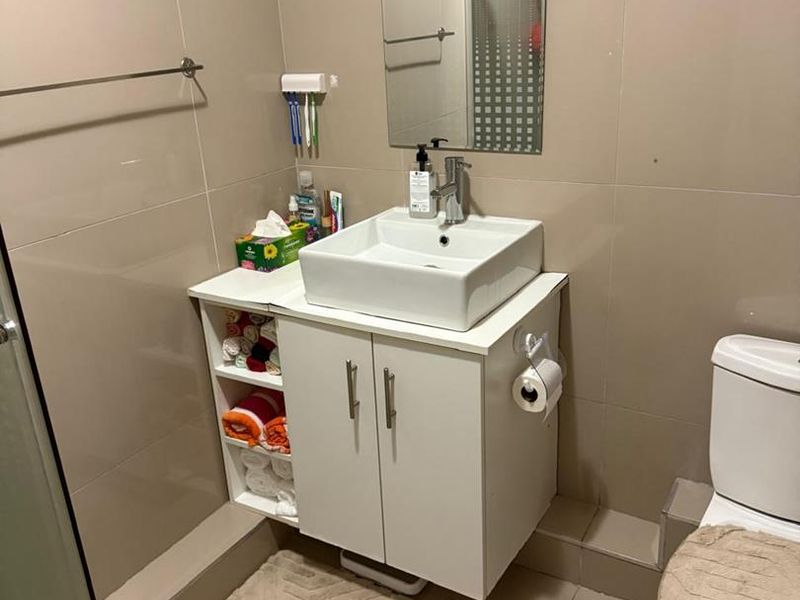 2 Bedroom apartment fully furnished at the heart of Umhlanga - Photo 10