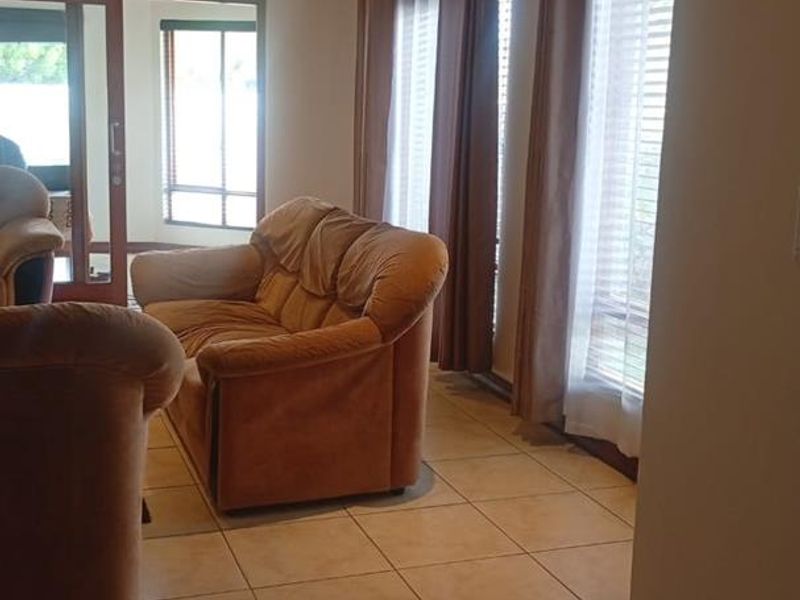 FAMILY HOME FOR RENT IN GLEN EAGLE ESTATE - Photo 8