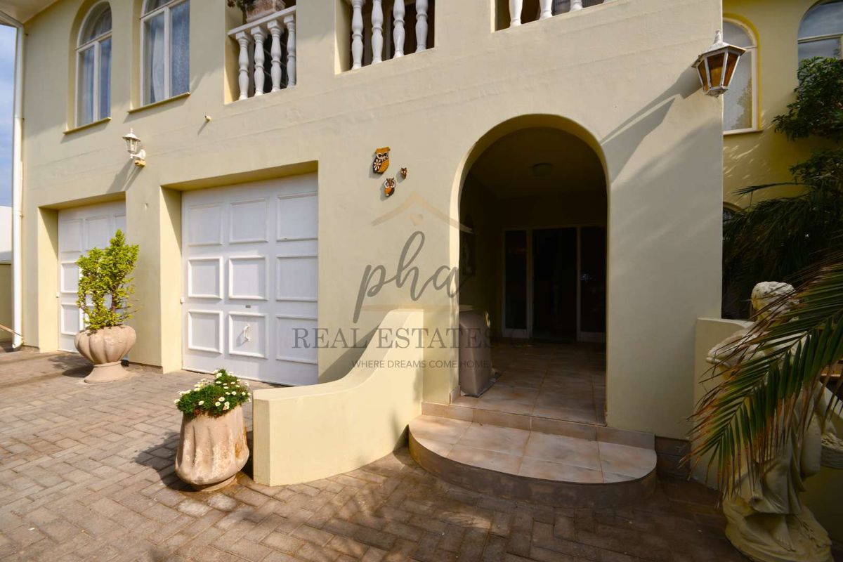 Spacious Multi-Unit Home with Income Potential in Swakopmund. - Photo 4