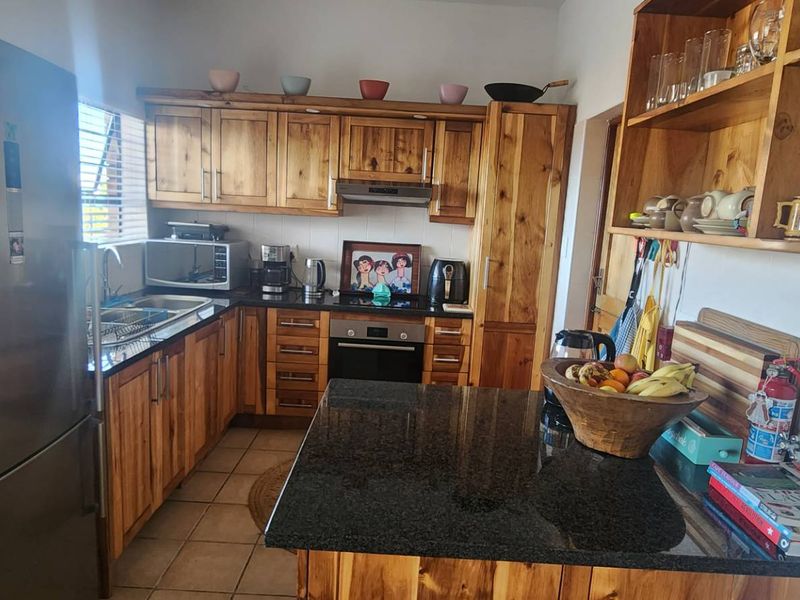 HOME OF DISTINCTION IN SMALL COMPLEX WITH SEA VIEWS - Photo 5