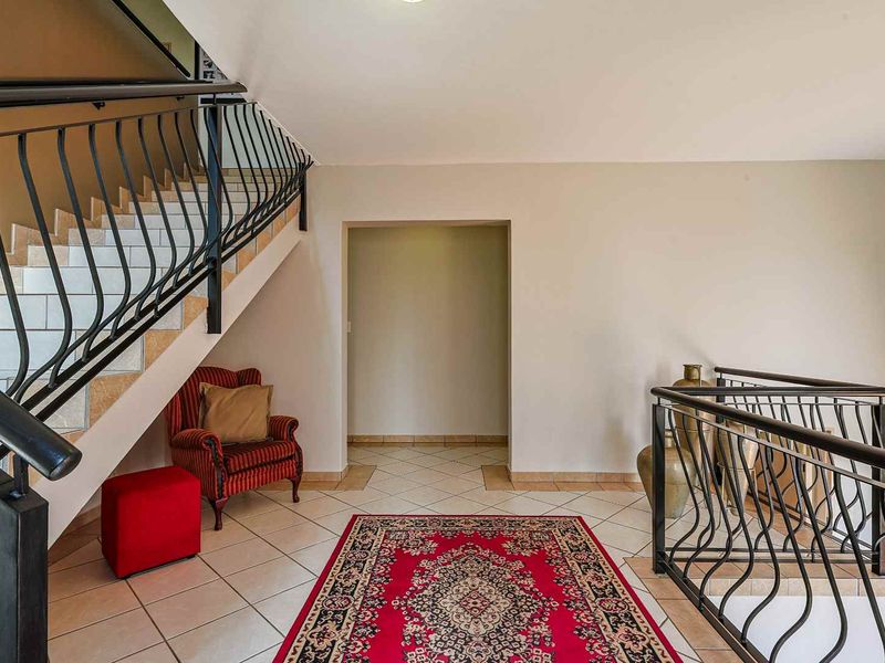 The Perfect Family Home: Space, Views & Dual Living in Faerie Glen - Photo 6