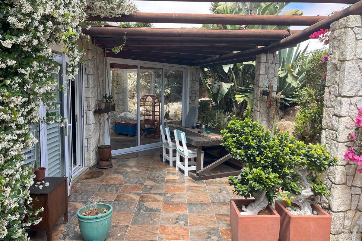 Large Townhouse with lush garden - Photo 2
